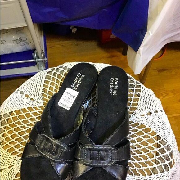 Walking Cradles Ladies 9 1/2 black/white  sandles - Picture 1 of 3